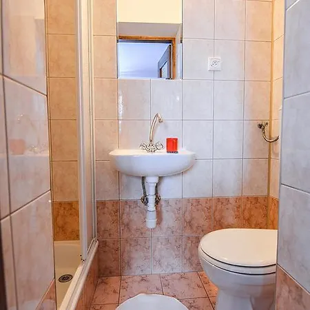 Gospodarstwo agroturystyczne 33 *